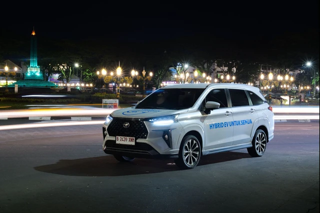 Toyota Veloz Hybrid EV