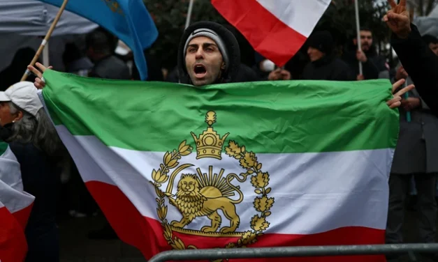 Bendera Lama Bangkit Lagi: Simbol Lion and Sun Mengguncang Protes Iran