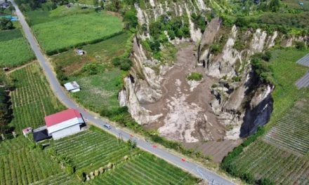 Ancaman Nyata! Longsoran Tanah di Ketol Kian Dekati Jalan Penghubung