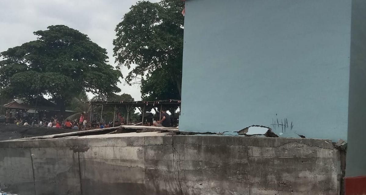 Abrasi Mengganas, Panggung Seni dan Budaya Desa Giri Emas Nyaris Ambruk