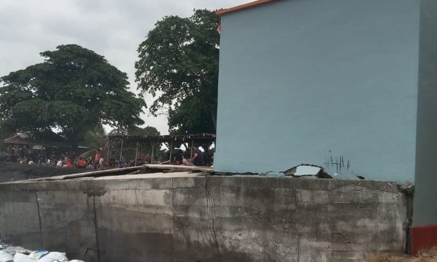 Abrasi Mengganas, Panggung Seni dan Budaya Desa Giri Emas Nyaris Ambruk