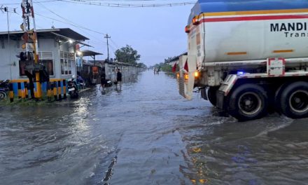 Banjir Pekalongan Bikin Jalur Rel Tak Bisa Dilalui, Perjalanan Kereta Api Kacau