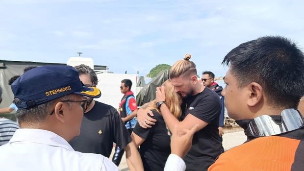 Operasi SAR Cari Tiga Turis Spanyol Hilang di Pulau Padar