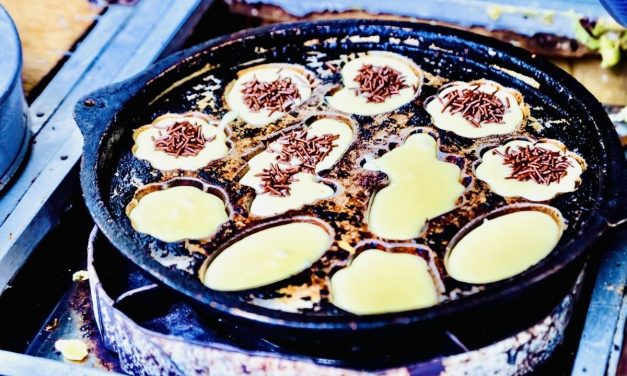 Kue Cubit Tabur Cokelat Meleleh, Camilan Jadul yang Kembali Jadi Favorit