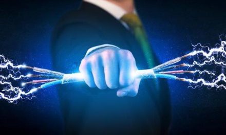 Viral! Bocah Tak Bisa Lepas dari Mikrofon Saat Tersetrum Listrik, Ini Penjelasan Ahli