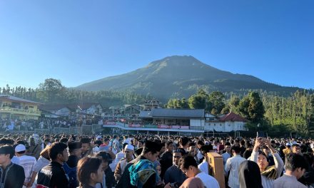 Bikin Takjub! Shalat Id di Alam Terbuka Wonosobo Diserbu Wisatawan