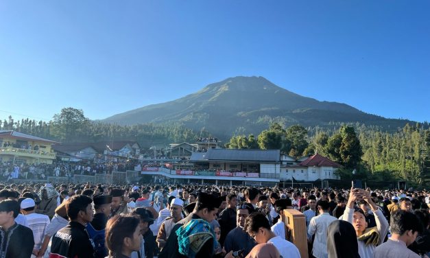 Bikin Takjub! Shalat Id di Alam Terbuka Wonosobo Diserbu Wisatawan
