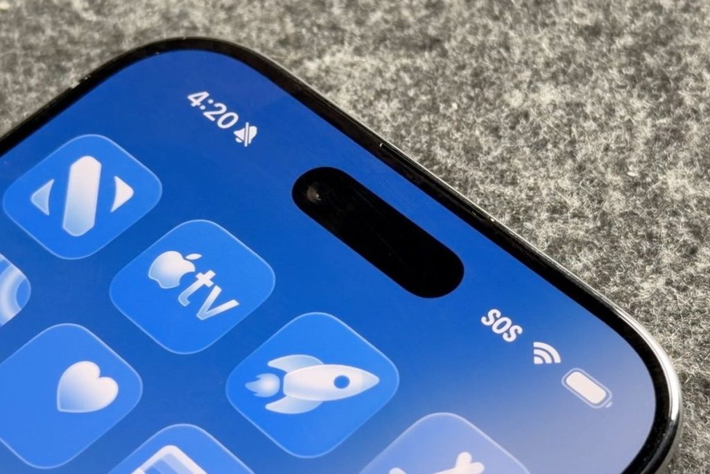 Ilustrasi pembaruan patch keamanan Apple pada iPhone, iPad, dan Mac untuk menghadapi ancaman keamanan siber berbasis AI.