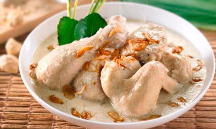 Resep Ayam Pop Khas Padang Lengkap dengan Sambal Merah