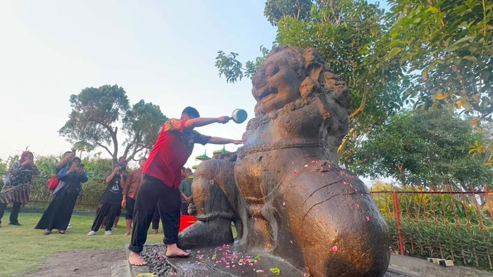 Jamasan Arca Totok Kerot
