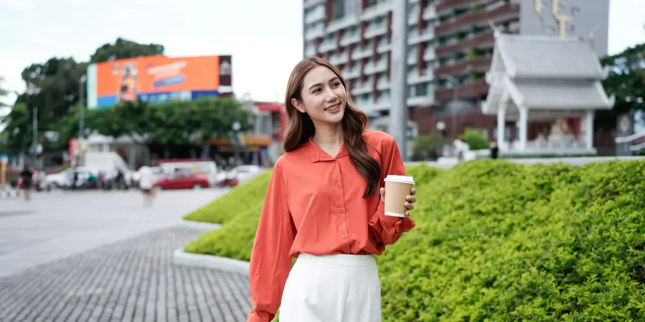 Rekomendasi Lip Tint Tahan Lama dan Parfum Wanita untuk Tampil Fresh Saat Kemerdekaan
