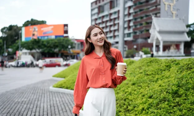 Rekomendasi Lip Tint Tahan Lama dan Parfum Wanita untuk Tampil Fresh Saat Kemerdekaan