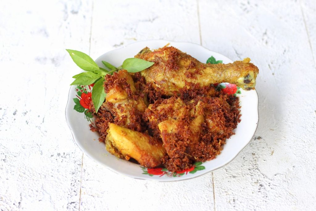 Rekomendasi tempat makan legendaris di Semarang dengan beragam kuliner khas yang telah bertahan selama puluhan tahun.