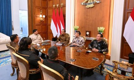 Prabowo Bertemu Panglima Jilah, Bahas Penanganan Karhutla di Kalimantan