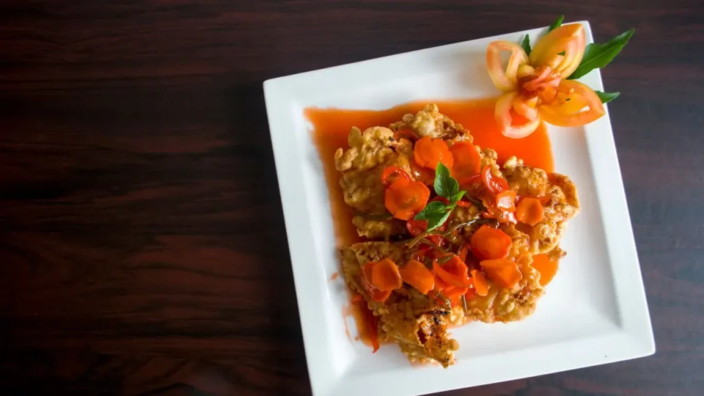 Fuyunghai tanpa telur berbahan tahu dan sayuran dengan saus sederhana