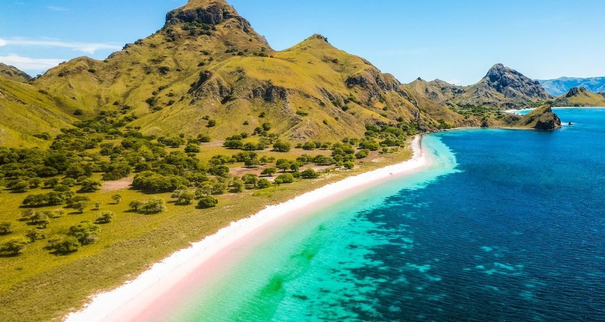 Pink Beach Komodo Masuk 3 Besar Pantai Terbaik Dunia 2026