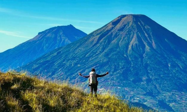 Spot View Gunung Sindoro dan Sumbing di Gunung Prau, Ini Rute Menuju Lokasinya